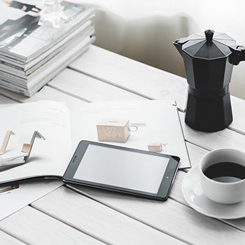 国家队比赛赛场上，上半场结束前那几分钟，现场气氛突然绷紧